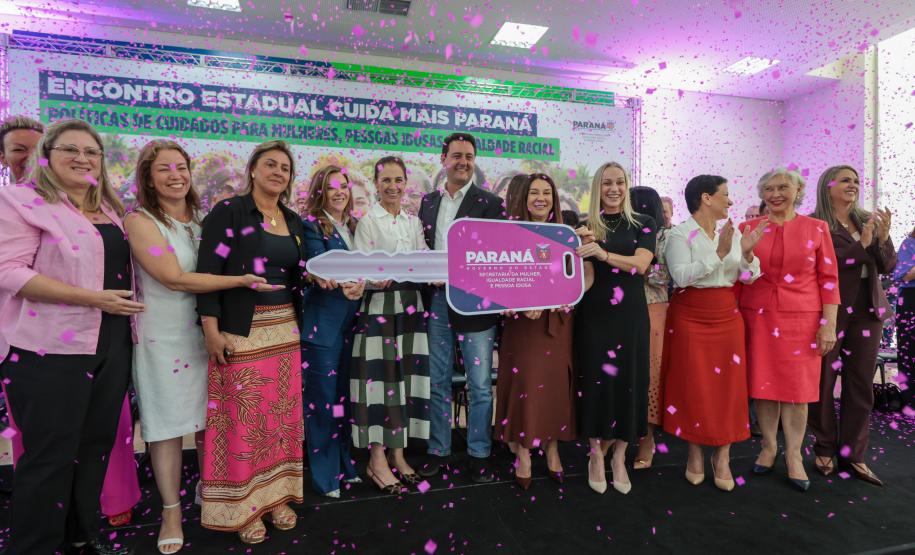 Ratinho Junior sanciona nova lei e mulheres vítimas de violência receberão auxílio do Estado