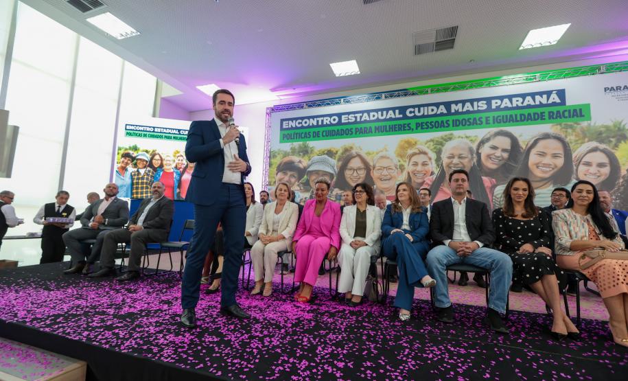 Ratinho Junior sanciona nova lei e mulheres vítimas de violência receberão auxílio do Estado