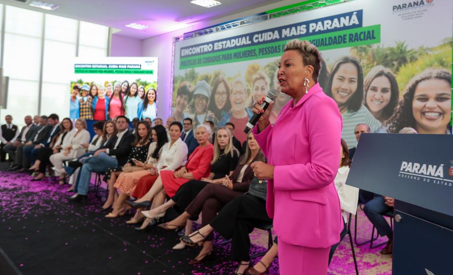 Ratinho Junior sanciona nova lei e mulheres vítimas de violência receberão auxílio do Estado