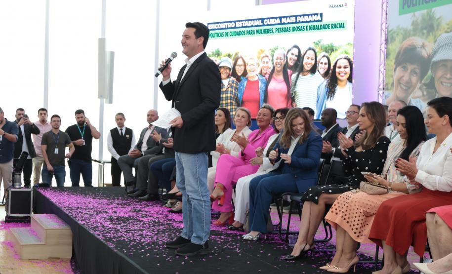 Ratinho Junior sanciona nova lei e mulheres vítimas de violência receberão auxílio do Estado